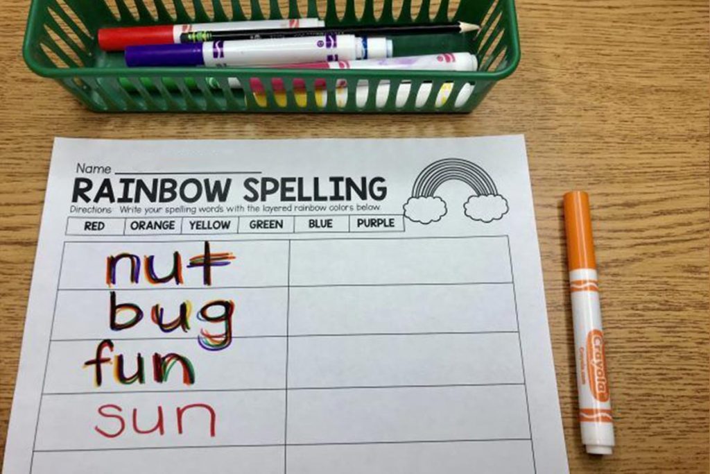 bai-tap-tieng-anh-cho-tre-em-rainbow-spelling